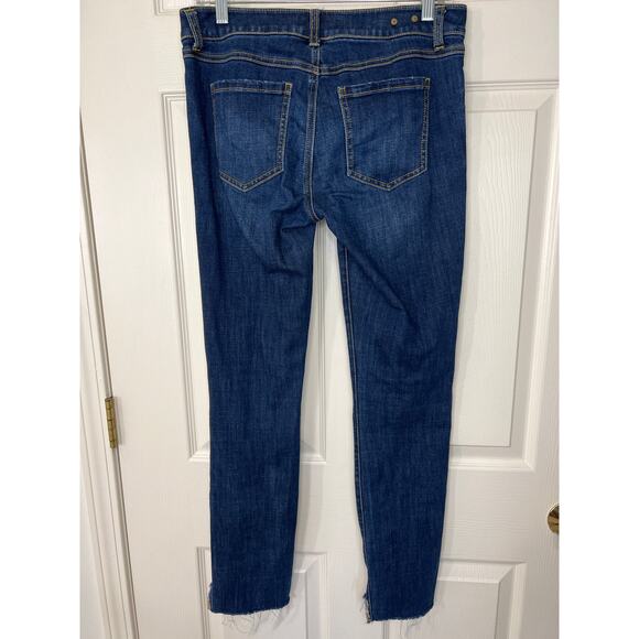 Cabi Mid Rise Denim Womens Raw Hem Jeans Capsule Everyday Casual Easy - Picture 3 of 7